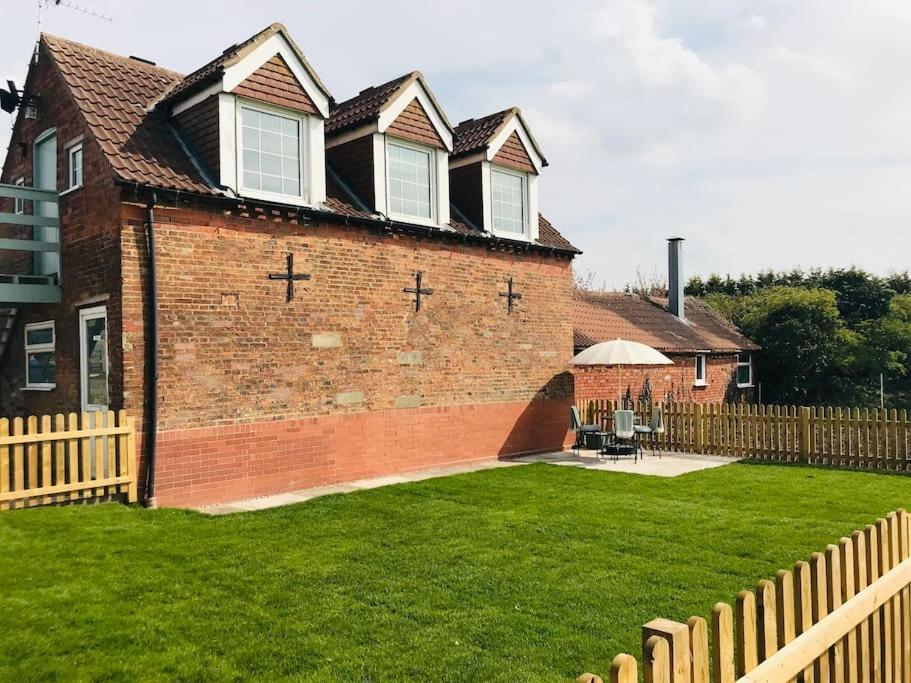 Grove Farm Old Granary, 1St Floor Loft Apartment, Includes Continental Breakfast Lincoln Exterior photo