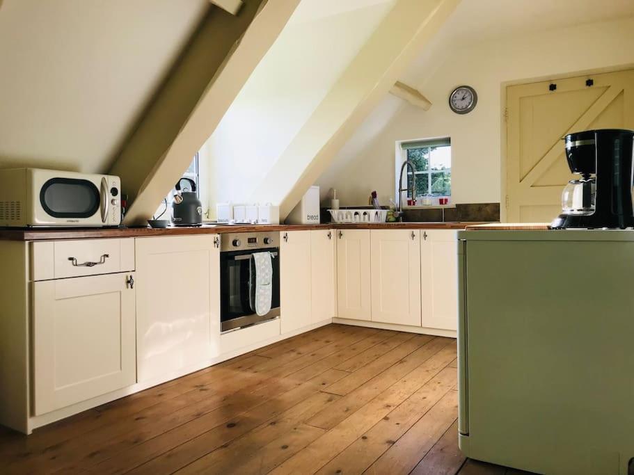 Grove Farm Old Granary, 1St Floor Loft Apartment, Includes Continental Breakfast Lincoln Exterior photo